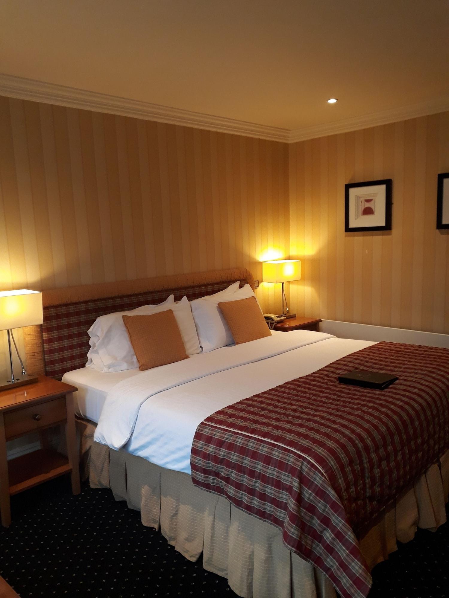 New House Country Hotel Cardiff Buitenkant foto